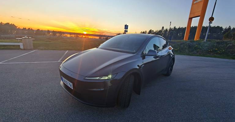 TESLA MODEL Y STANDARD