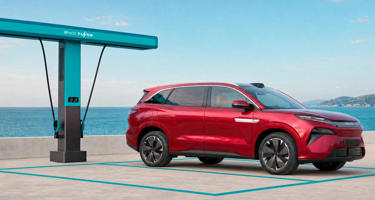 BYD ATTO 8: Syv sæder, 775 hk og lynladning